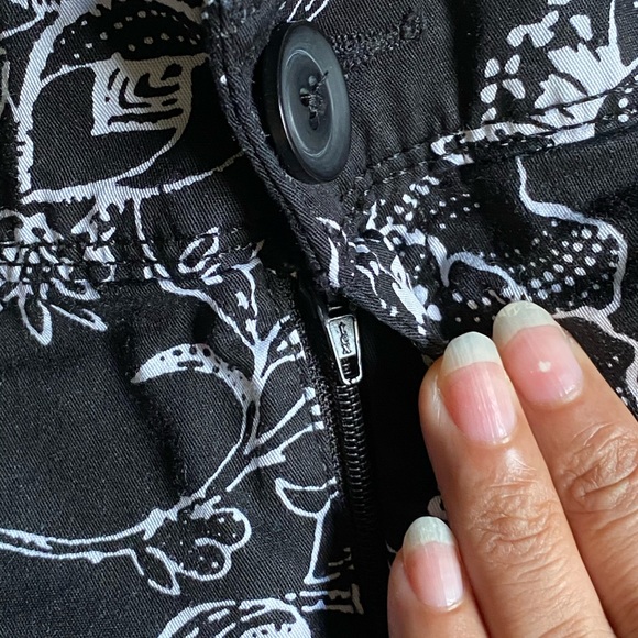 Mini floral skirt with attached shorts - Picture 4 of 7